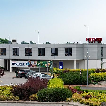 Hotel Police Police Mostowe Екстер'єр фото