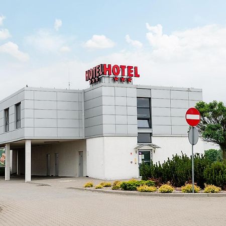 Hotel Police Police Mostowe Екстер'єр фото