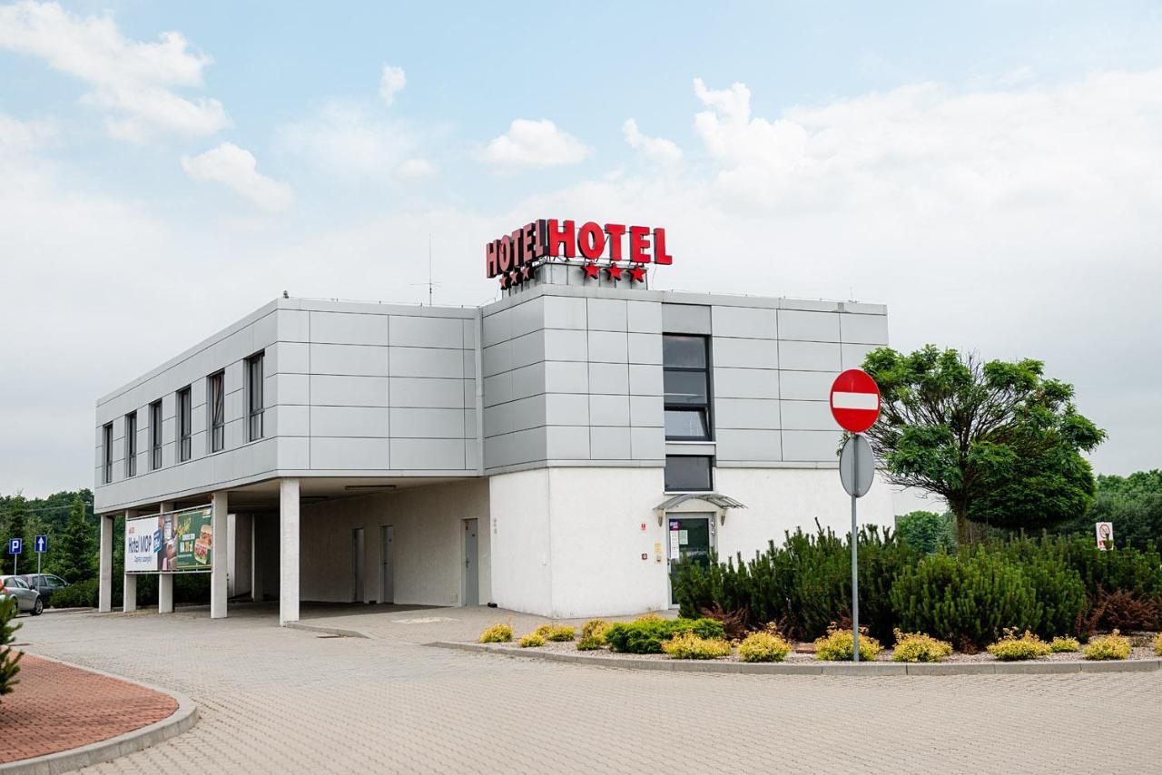 Hotel Police Police Mostowe Екстер'єр фото