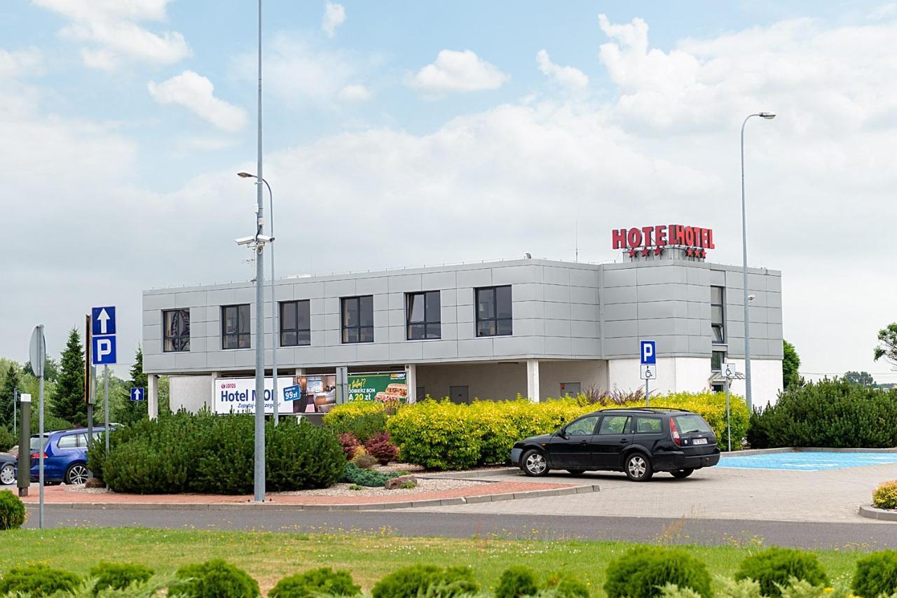 Hotel Police Police Mostowe Екстер'єр фото