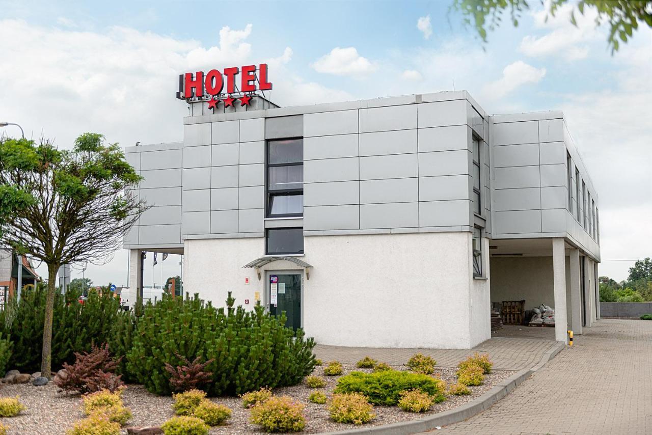 Hotel Police Police Mostowe Екстер'єр фото